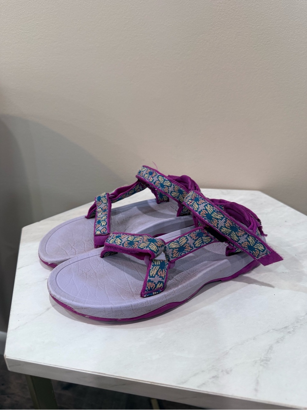 🔥Teva Kids Purple Strappy Sandals with Patterned Webbing Size 2 EC🔥